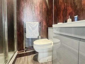 En Suite- click for photo gallery